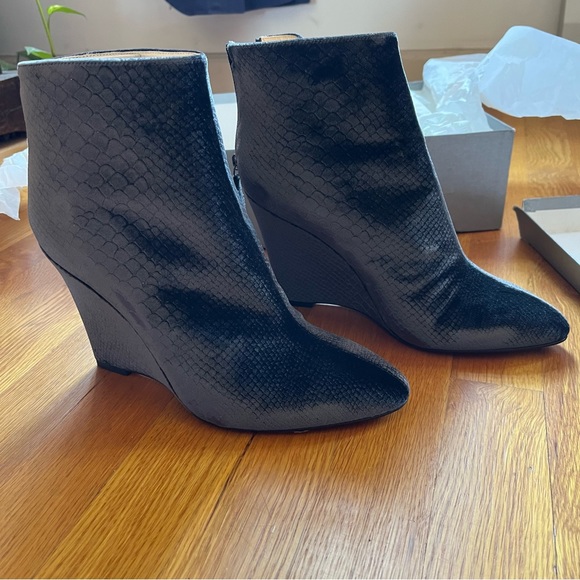 Aquatalia Velvet Bootie New in Box Vintage - Picture 2 of 11